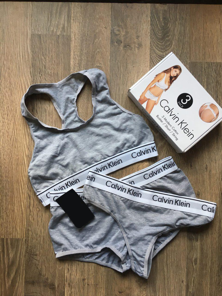 Комплект білизни - в стилі Calvin Klein жіночий трійка (топ+стрінги+шорти) Сірий