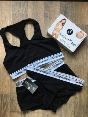 Комплект білизни - в стилі Calvin Klein жіночий трійка (топ+стрінги+шорти) Чорний
