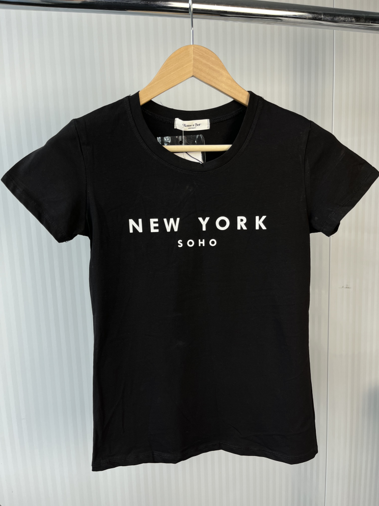 Жіноча чорна футболка з написом New York Жіноча чорна футболка з написом New York