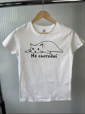 Жіноча біла футболка з принтом кота