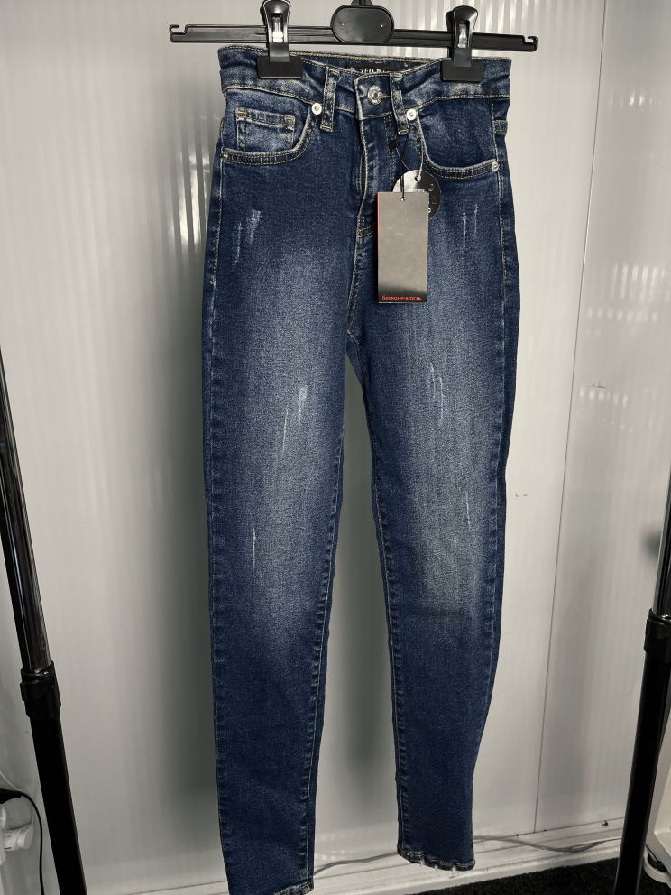 Чоловічі сині джинси slim fit Чоловічі сині джинси slim fit