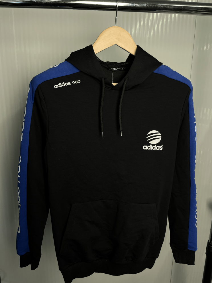 Худі чорне Adidas Neo з синіми лампасами Худі чорне Adidas Neo з синіми лампасами