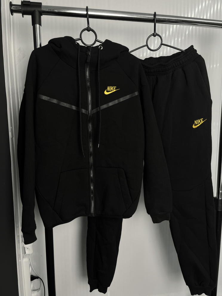 Чоловічий спортивний костюм Nike