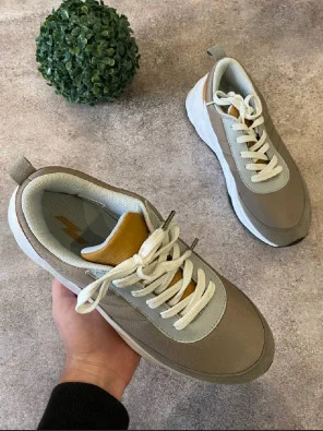 Кросівки - Бежеві в стилі Adidas Shark 